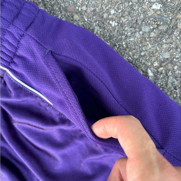 Y2K Los Angeles Lakers Athletic Basketball Shorts - Picture 5 of 9